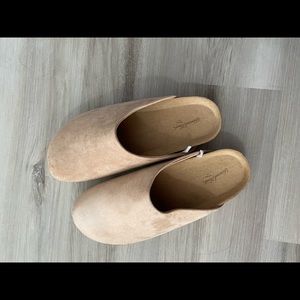 Universal thread clogs